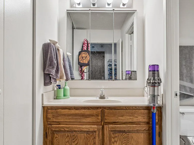 2020 Walnut St #28A — Photo 5