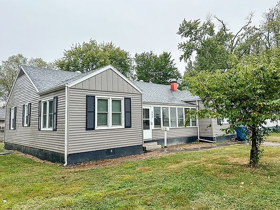 4th image of 303 E Saint Petersburg St