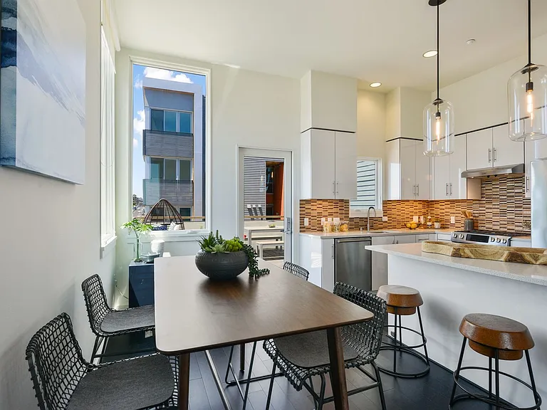 298 Coleman St — Photo 12