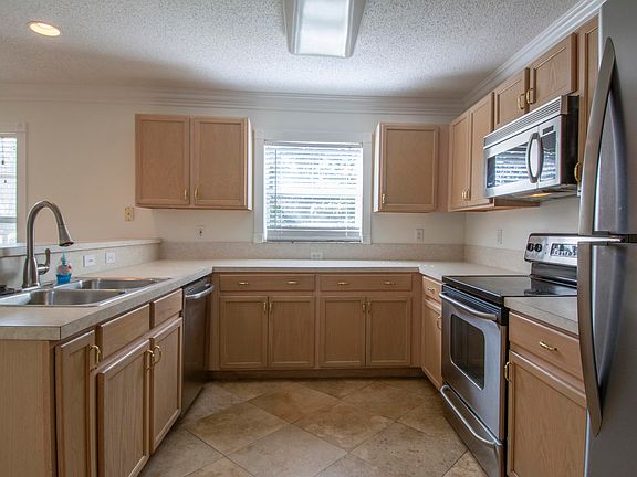 5th image of 803 NW Greenwich Ct
