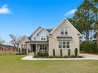 2111 Sunburst Ct, Eastover, NC 28312