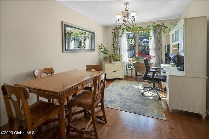 3rd image of 10 Jester Court