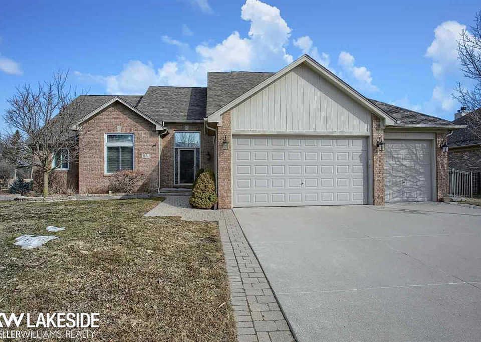 1st image of 36613 N Pointe Dr