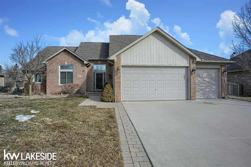 36613 N Pointe Dr photo 1