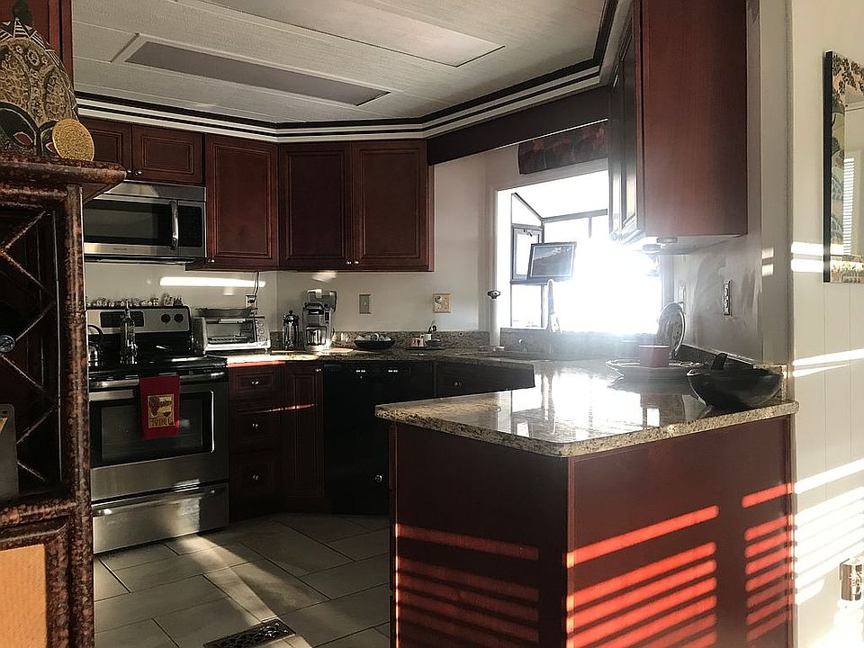 1st image of 1039 Goldfinch Ct