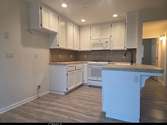 4th image of 43654 Revis Ln E
