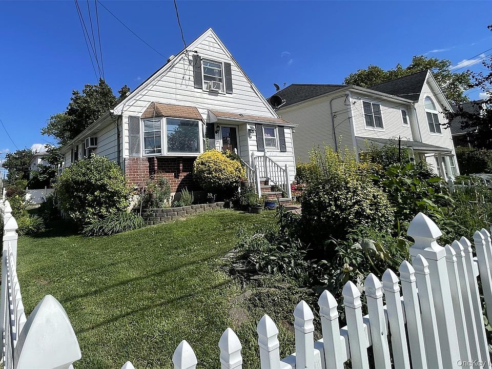 1st image of 32 Edgewood Road