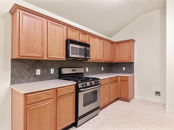 3rd image of 14002 Hillingdale Ln