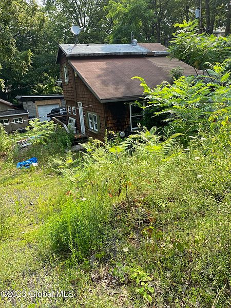 5th image of 323 Hudson Avenue