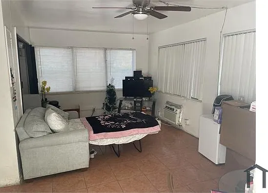 1 bed, 400 sqft, $1,670 — Photo 2