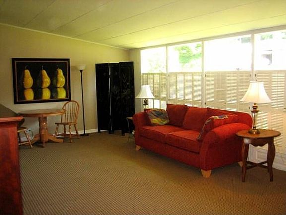 5th image of 122 Evergreen Dr