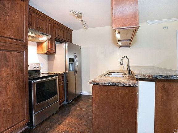 5th image of 17552 Vandenberg Ln APT 16
