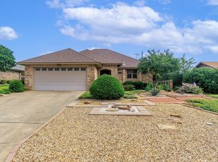 204 Montreal Dr, Hurst, TX 76054