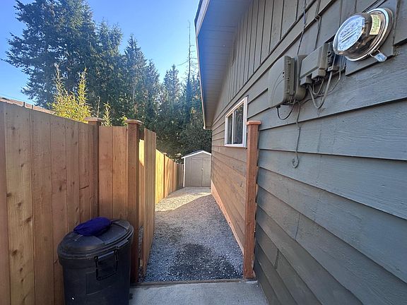 3rd image of 2422 73rd St SE