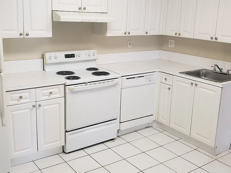 5100 SW 41st St #319 — Photo 8