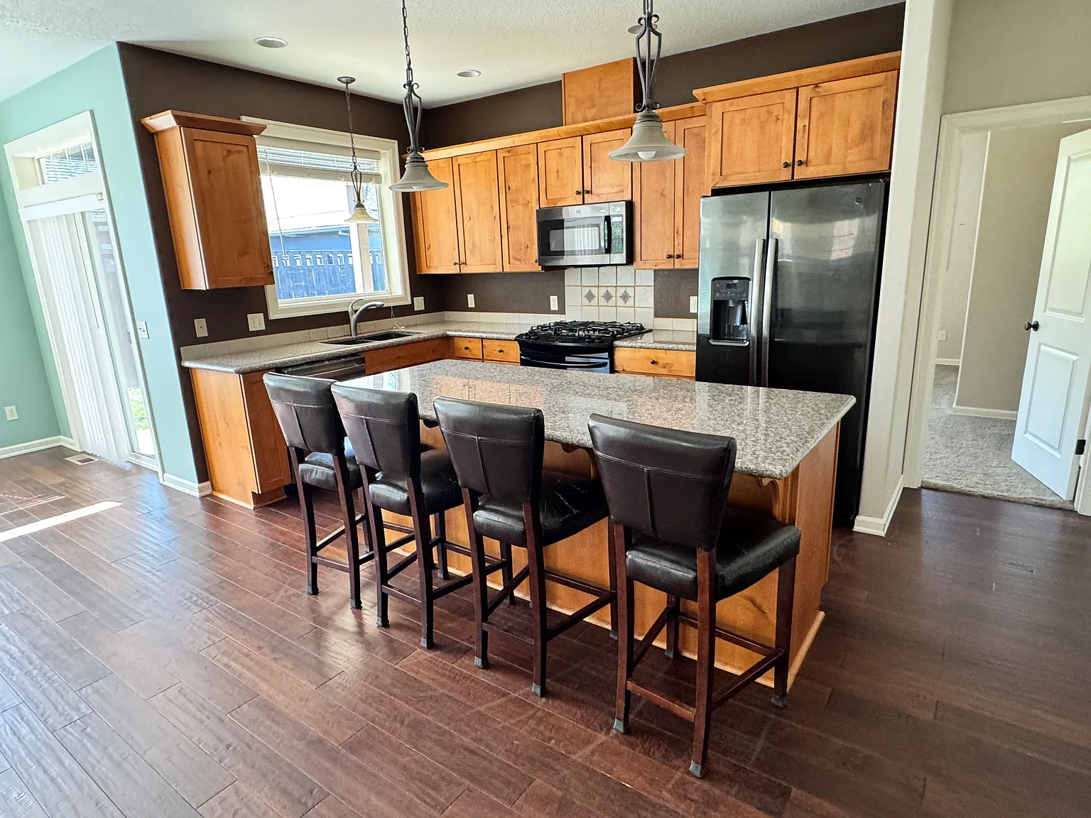 3 bed, 1597 sqft, $3,000 — Photo 3