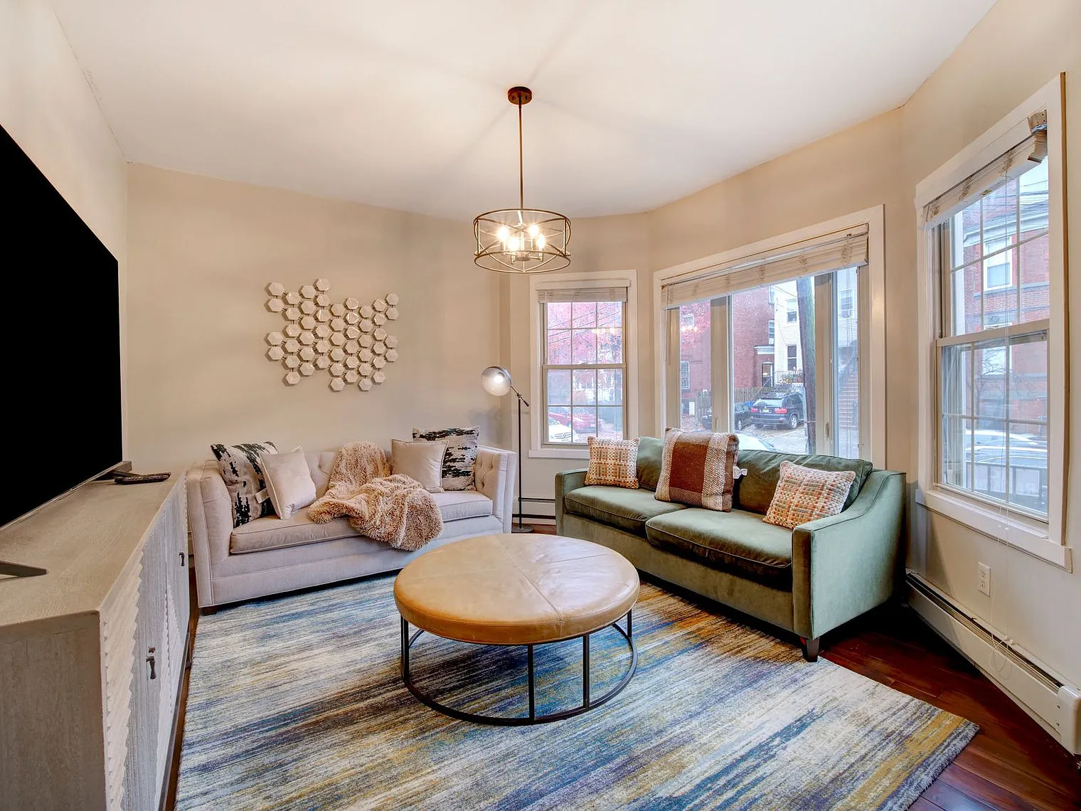 2 bed, 1.0 bath, 1011 sqft, $8,245 — Photo 4
