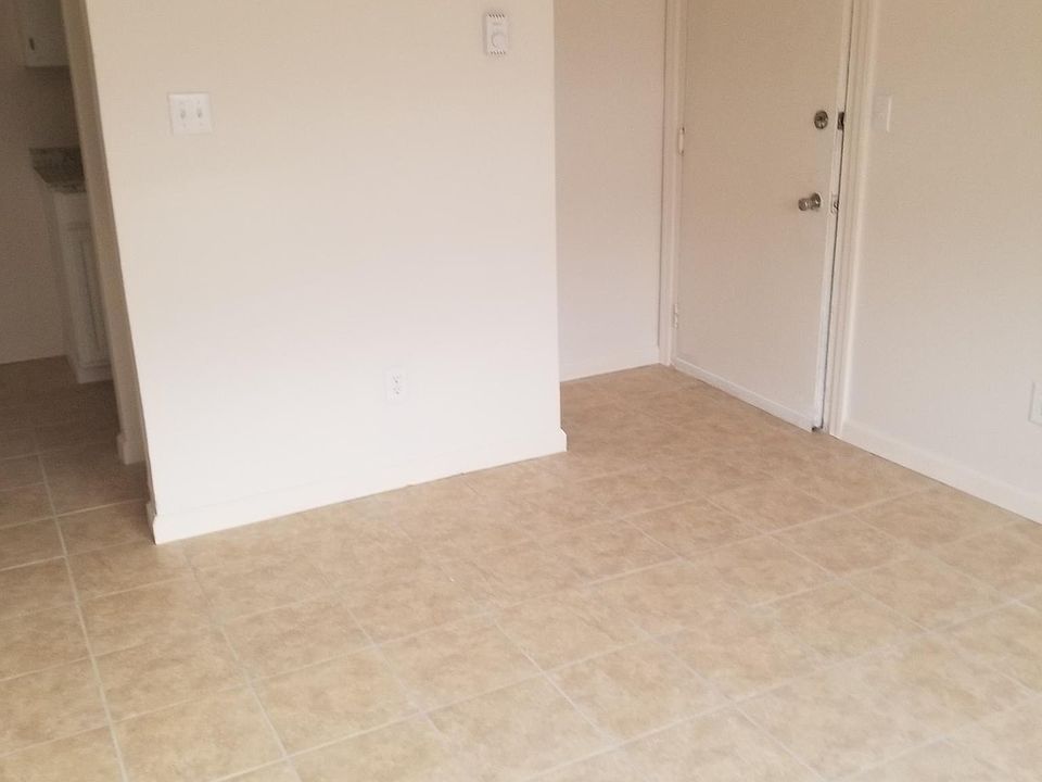 1st image of 204 E Market St #142