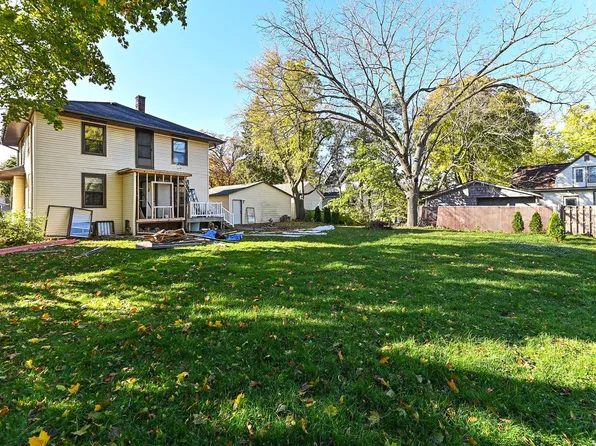 118 East Ottawa AVENUE, Dousman, WI 53118