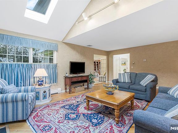 5th image of 312 William Way