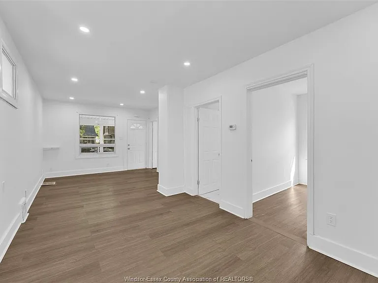 3622 Queen St — Photo 5