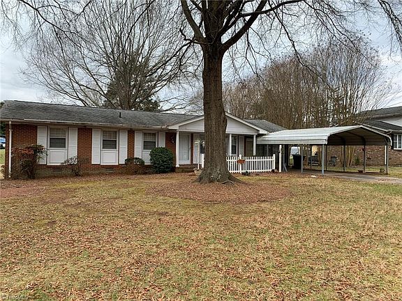 3rd image of 215 Fairway Dr
