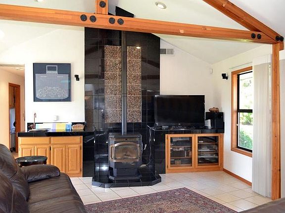 4th image of 100 Cypress Ln