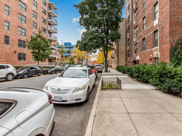 2165 Matthews Avenue image 4 of 20