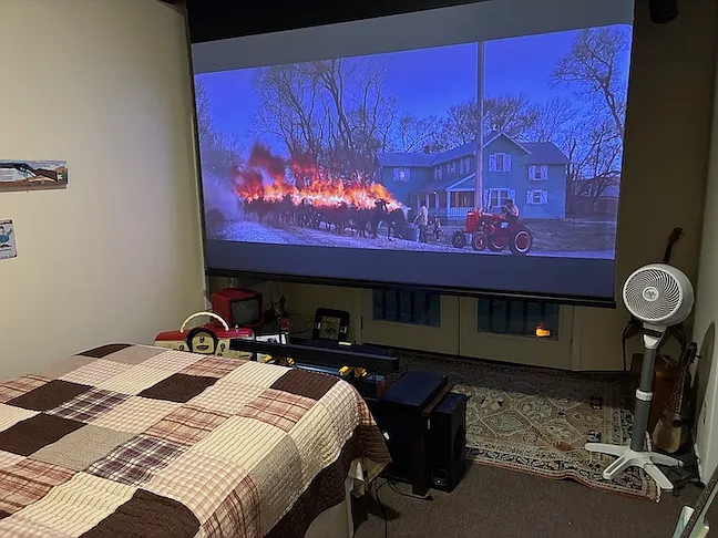 120 inch 4K Retractable Screen Projection system with sound bar