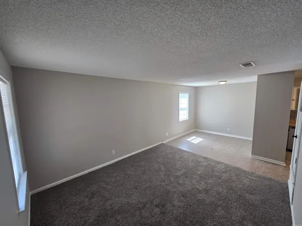 303 S Border St APT E, Benton, AR 72015