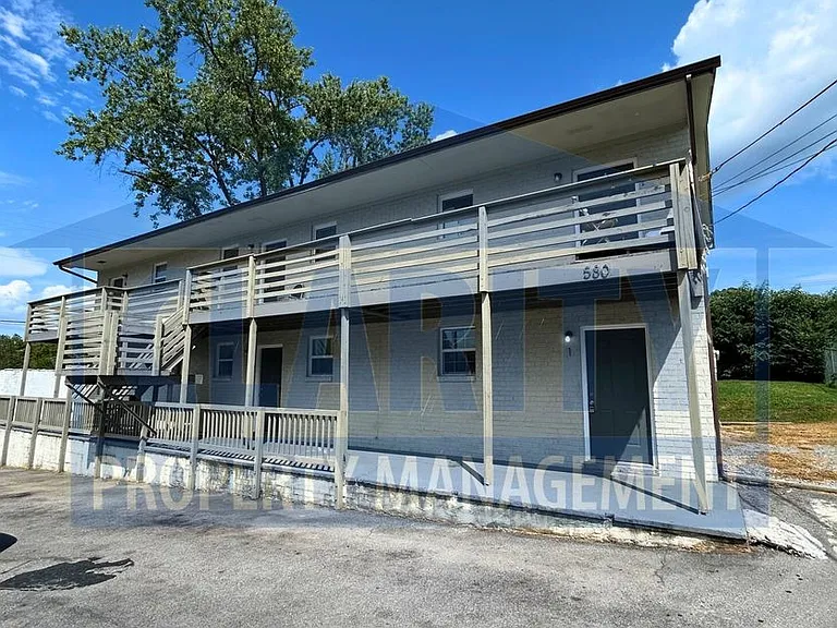 580 Dooley St NE — Photo 2