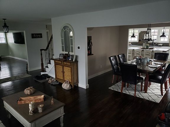 2nd image of 19 Dorothy Ln