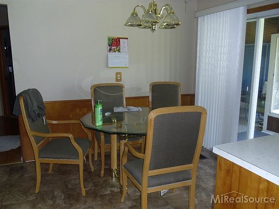 3rd image of 27568 Fairfield Dr