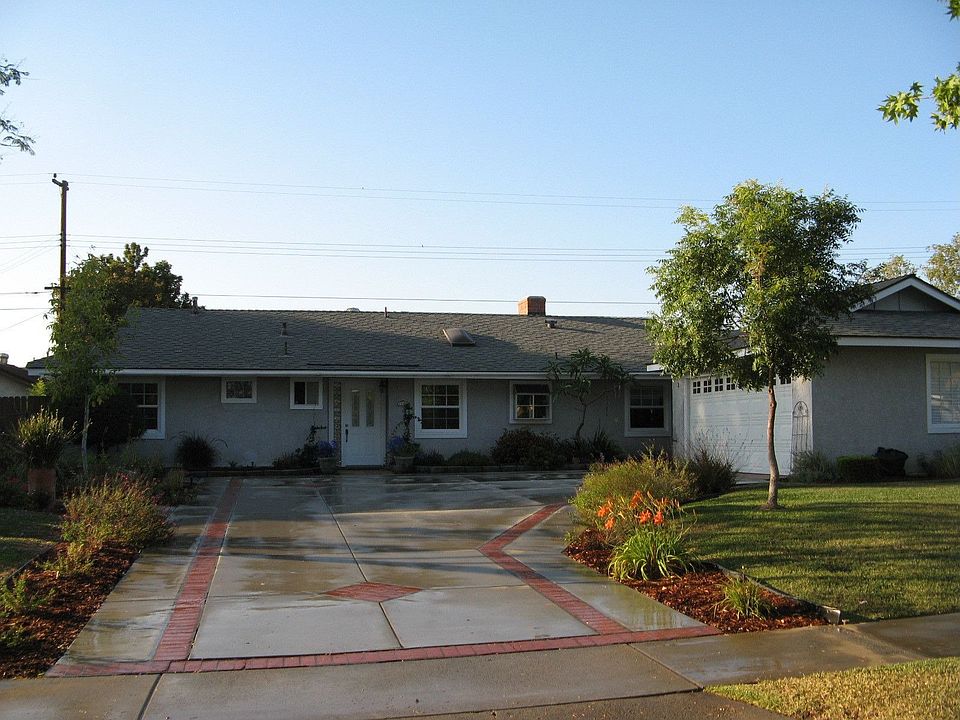 Custom Brick Dreiveway-Lge Enough to Park 5 Cars