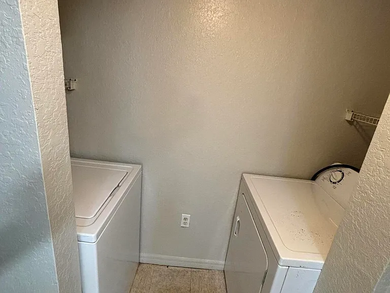 2412 Belmont Ln — Photo 14
