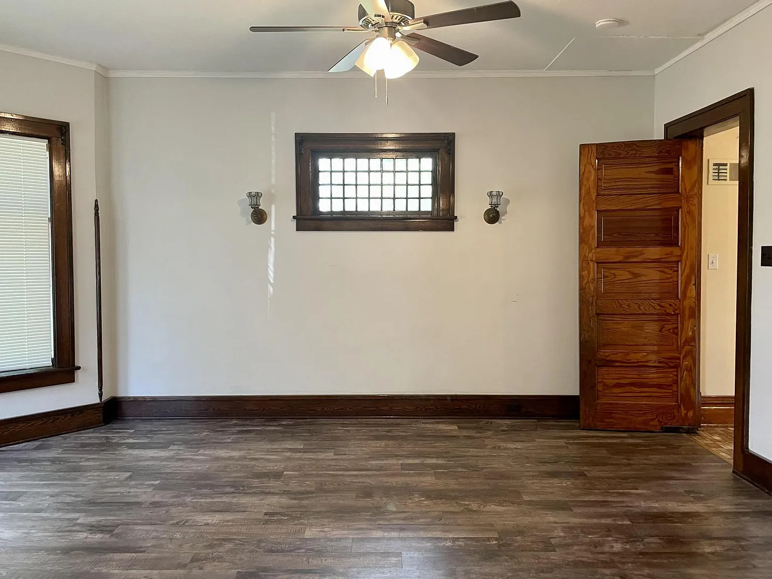 3 bed, 1.5 bath, 1200 sqft, $1,300 — Photo 4