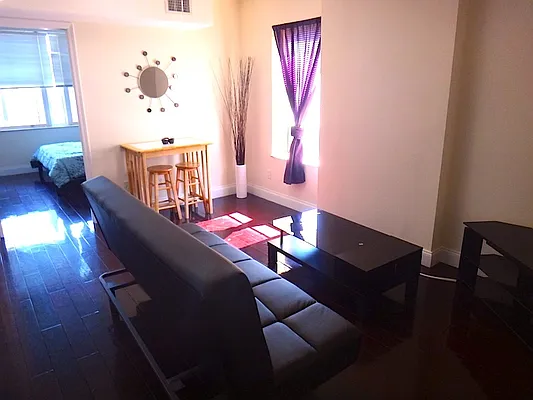 Rented by KVNY Soho | media 46