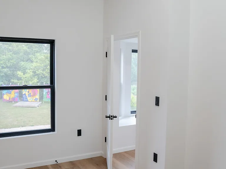9301 Oakland Ave — Photo 31