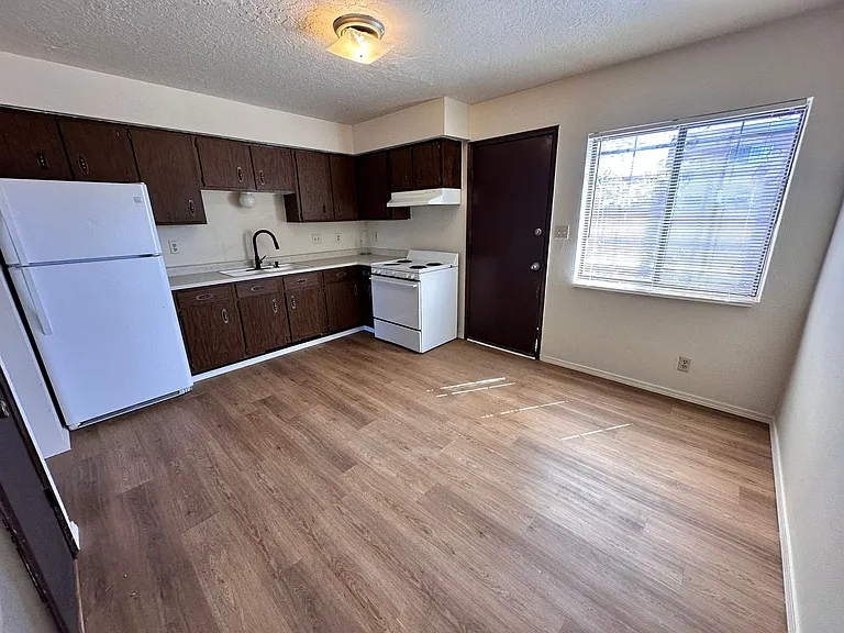 3618 Lafayette Drive Ne — Photo 7