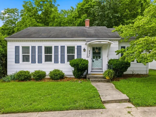 221 N 1st St, Danville, KY 40422