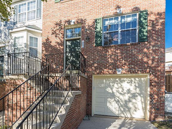 2nd image of 514 Kalmia Sq NE