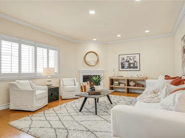 11923 Darlington Ave Unit 302, Los Angeles, CA 90049