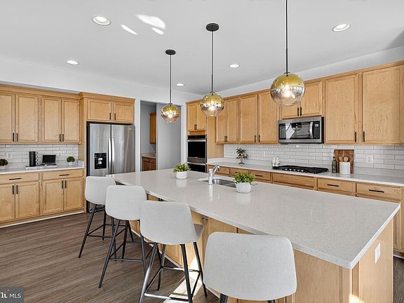 4th image of 252 Hampton Hill Dr
