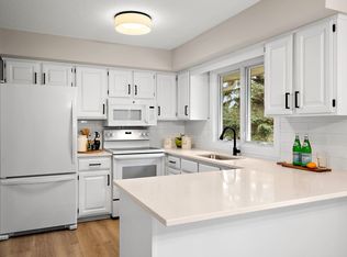 1904 McKnight Rd N, Maplewood, MN 55109