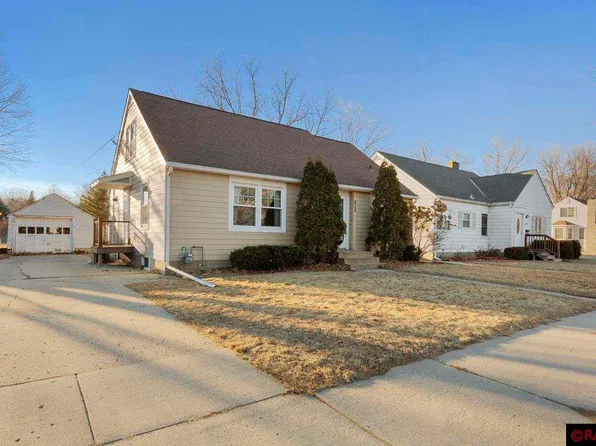 813 Range St, North Mankato, MN 56003