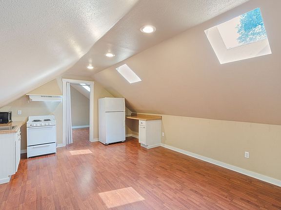 5th image of 2154 NW Everett St APT C