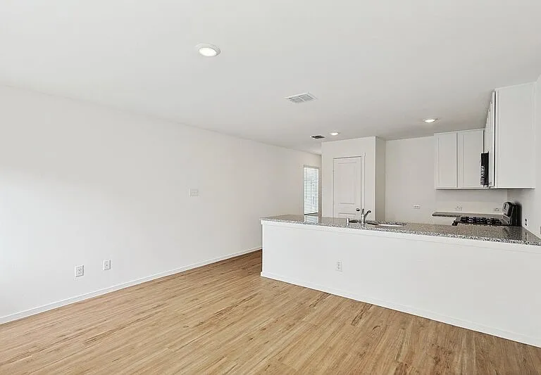 4217 Belmont Dr — Photo 4