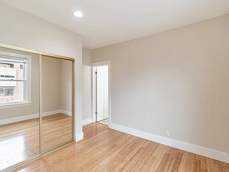 435 Hayes Apartments — Photo 8