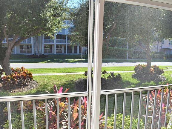 4th image of 960 Huron Ct #102