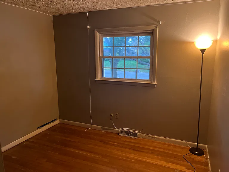 594 Halifax Dr — Photo 15